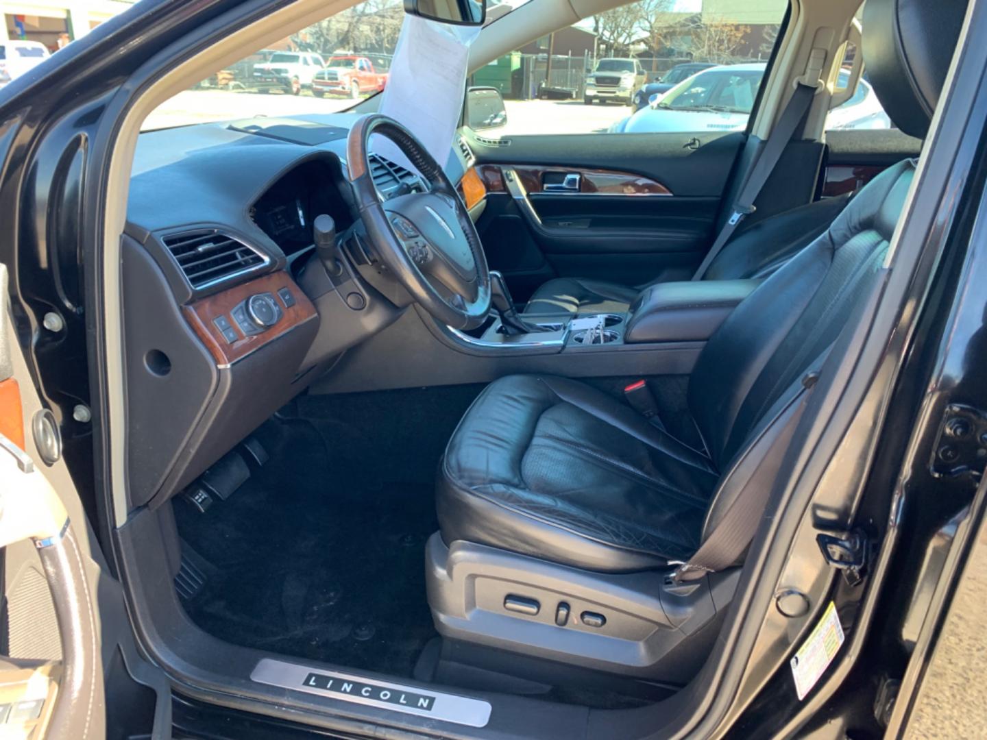 2013 Black /Black Lincoln MKX (2LMDJ8JK7DB) with an V6 - 3.7L 3726cc 227ci GAS MFI vin K - 4 valve DOHC engine, AUTOMATIC transmission, located at 1830 North Belt Line Road, Irving, TX, 75061, (469) 524-0199, 32.834373, -96.993584 - Photo#11